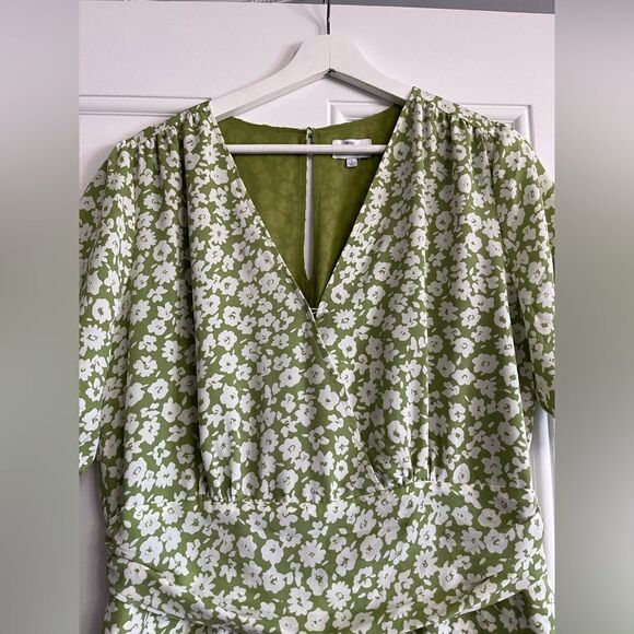 HEARTLOOM Emory Floral Romper - Picture 5 of 8